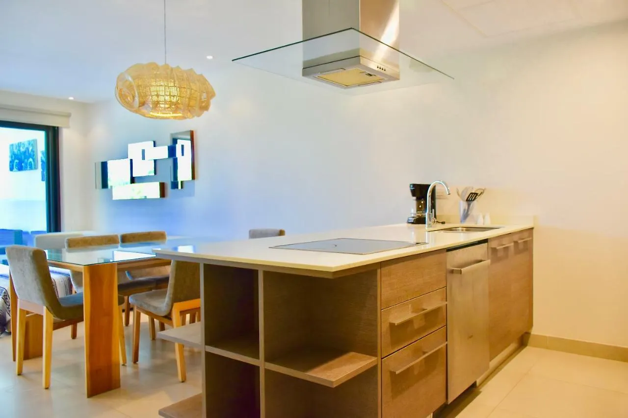 Family Getaway At Nick Price Residences 신데 델 카르멘 아파트